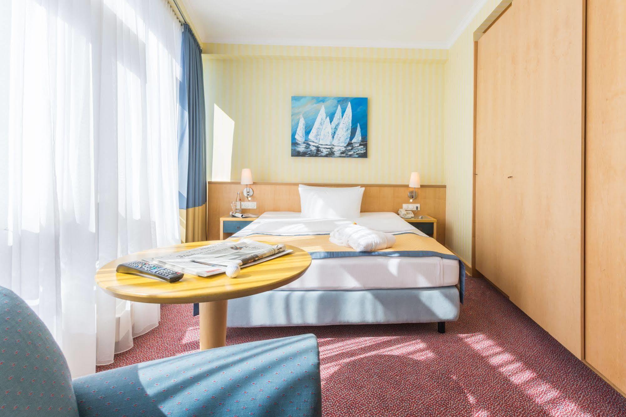 Strand-hotel Huebner 4*